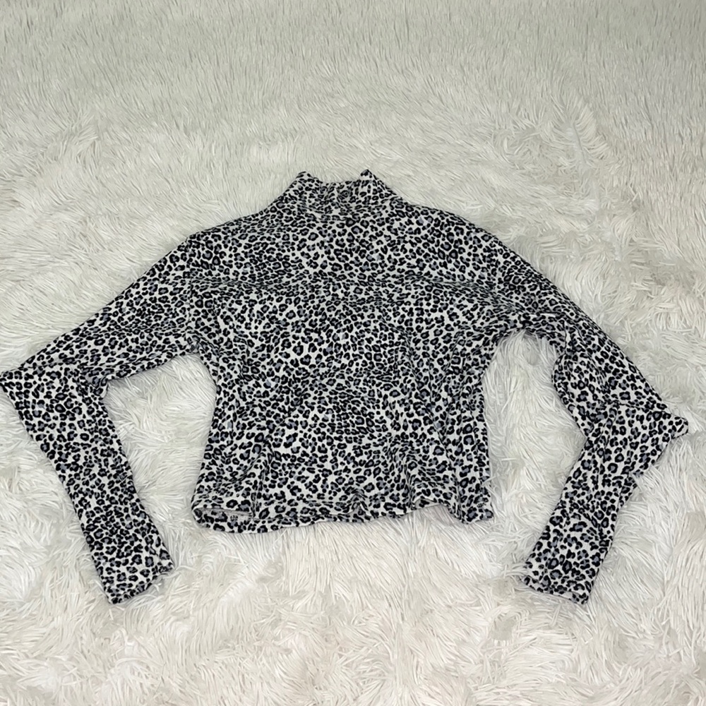 Long sleeve cheetah print turtle neck